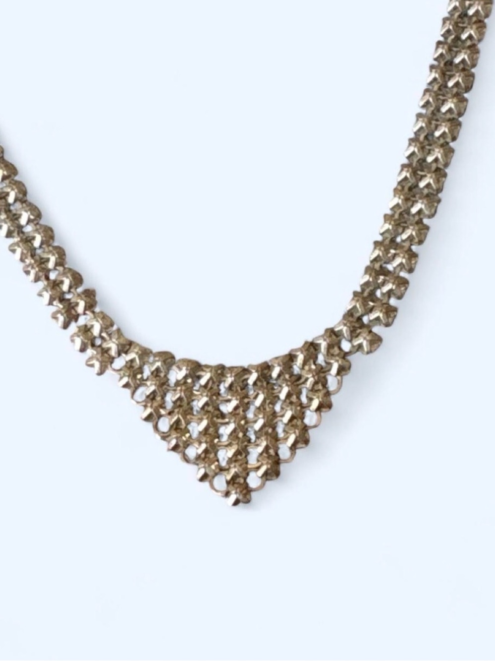 Gold tone V-Point Faceted Metal Link Necklace